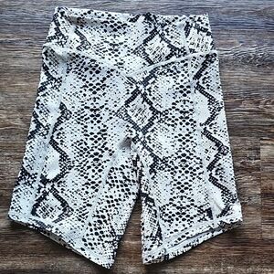 High-Rise Snake Print Athletic Bike Shorts - White/Black